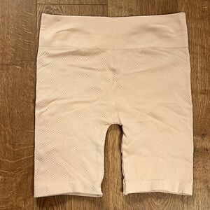 Nikibiki Women's Pale Peach Bike Shorts 6” Inseam OS (fits like S/M)